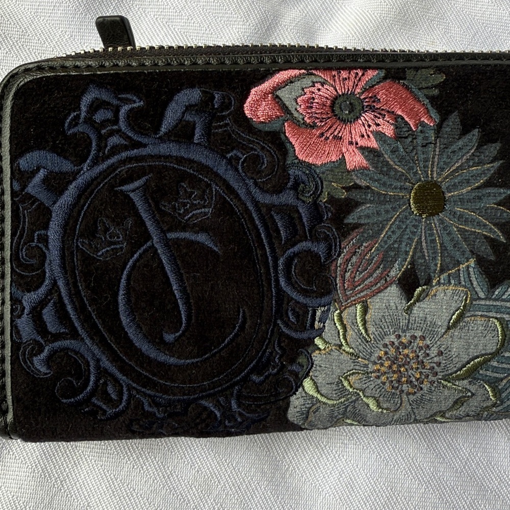 VINTAGE Y2K Juicy Couture Black Wallet with Floral Embroidery